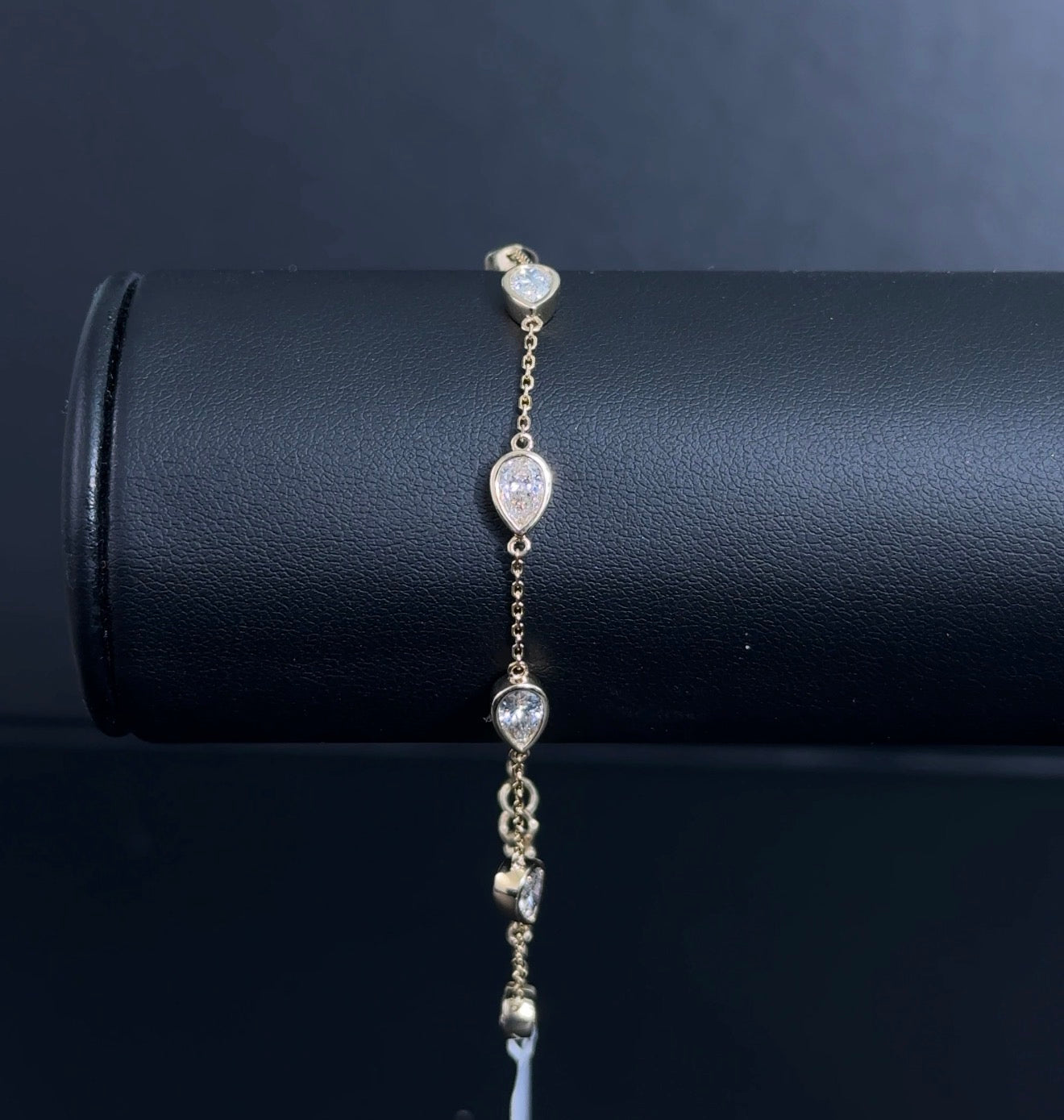 2.00ctw Pear Lab Diamond 14kt Yellow Gold Multi-Stone Bezel 7" Bracelet BRC-109