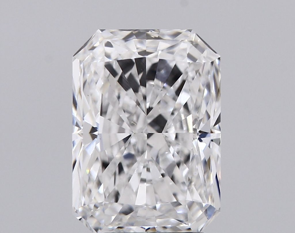 3.26 Carat Radiant IGI Labgrown Diamond, With Certificate ID LG626454966