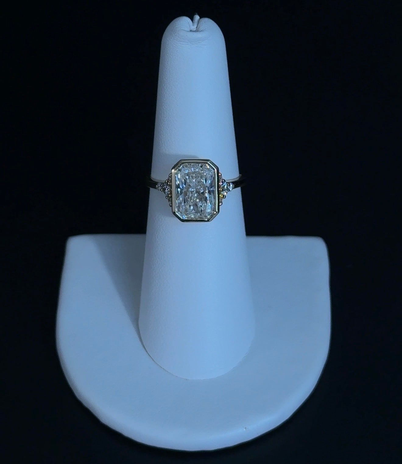 3.09ct Radiant E VVS2 Lab Diamond 14kt Yellow Gold Engagement Ring SR8814-RAD