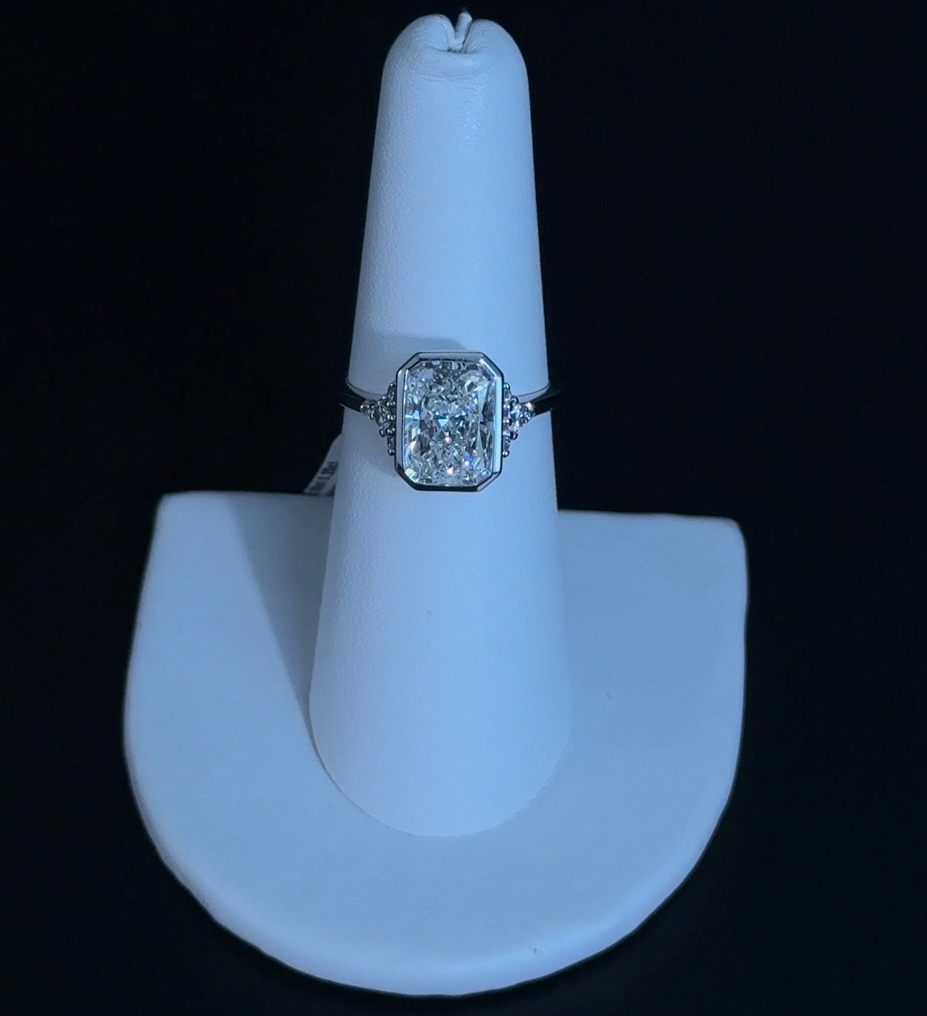 3.08ct Radiant E VVS2 Lab Diamond 14kt White Gold Engagement Ring SR8814-RAD300