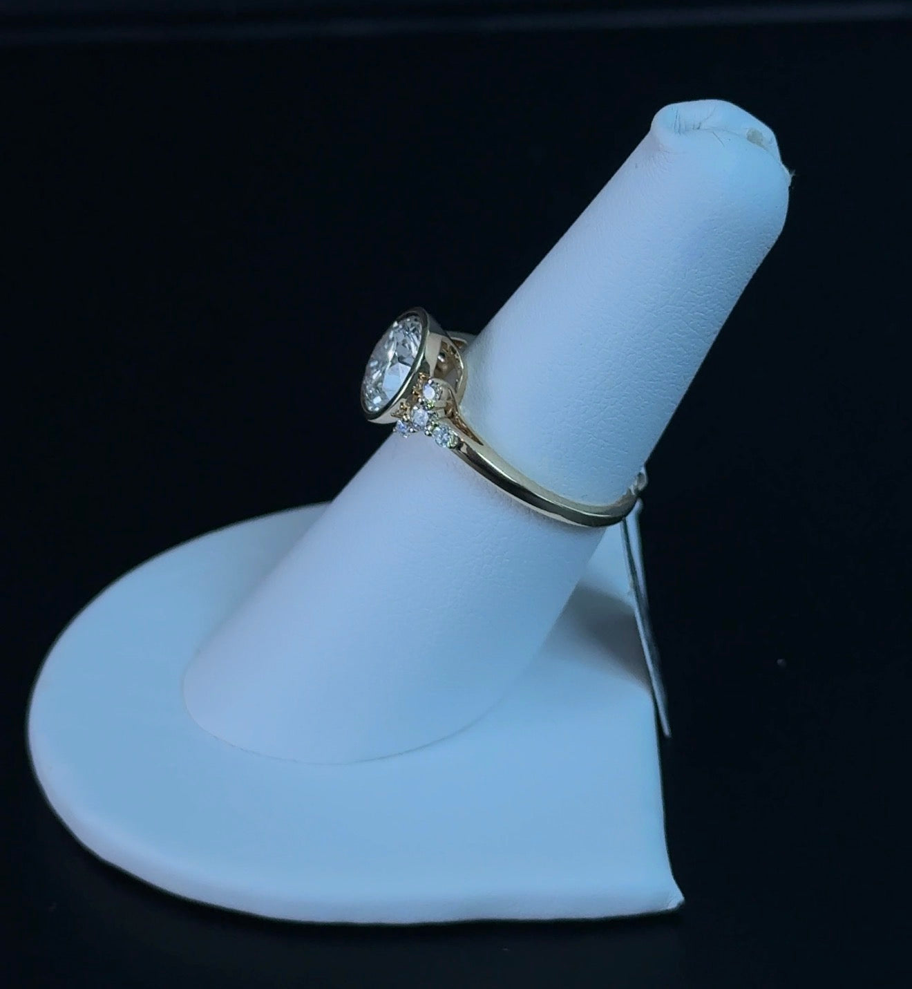 2.07ct Round E VVS2 Lab Diamond 14kt Yellow Gold Engagement Ring SA5743R-8.2-2