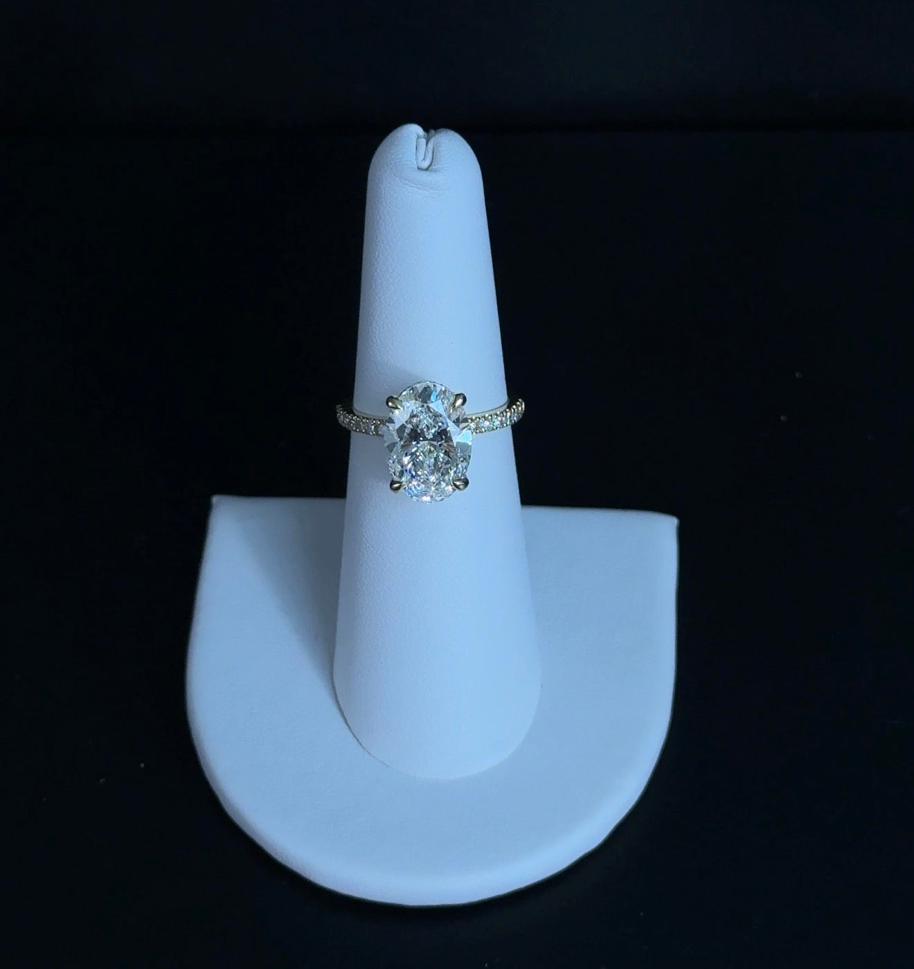 4.04ct Oval E VVS2 Lab Diamond 14kt Yellow Gold Engagement Ring 2214INV116