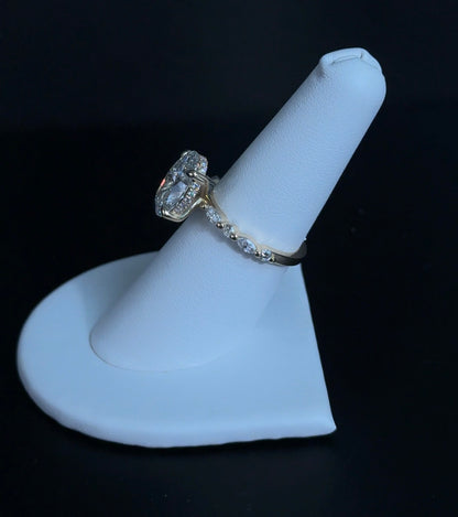 4.04ct Oval E VVS2 Lab Diamond 14kt Yellow Gold Engagement Ring 2214INV112
