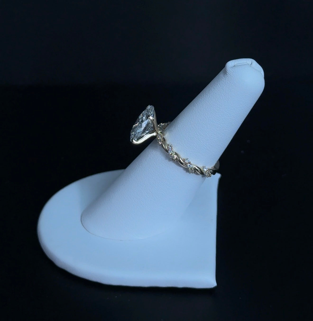3.05ct Oval E VVS2 Lab Diamond 14kt Yellow Gold Engagement Ring 2214INV115