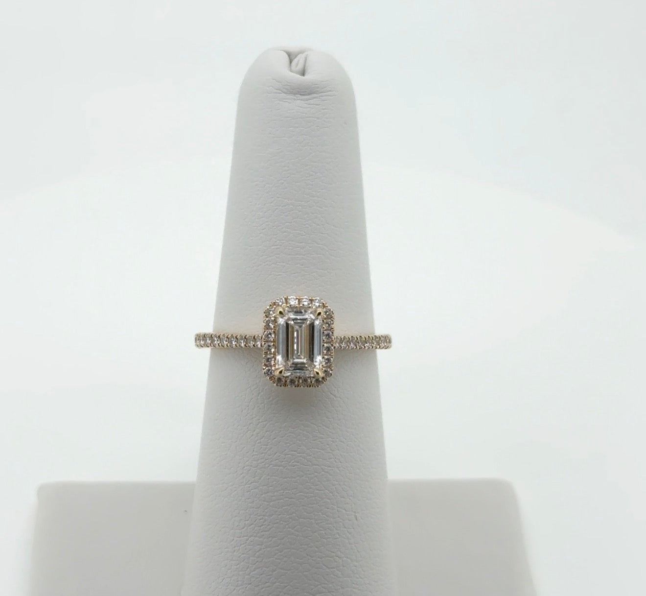 1.21ctw Emerald Lab Diamond 14kt Yellow Gold Ring SA5839R-6.6x4.3Y