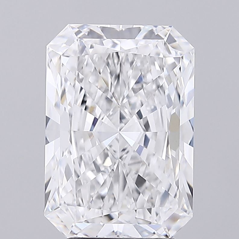 3.69 Carat Radiant IGI Labgrown Diamond, With Certificate ID LG625441187