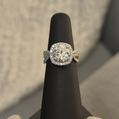 Round Halo Twisted Elegance Setting