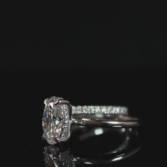 18kt White Gold Oval Lab Grown Diamond Engagement Ring Set