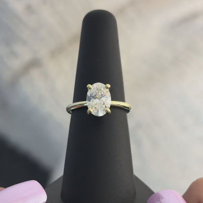 Oval 4-prong Petite Solitaire Setting