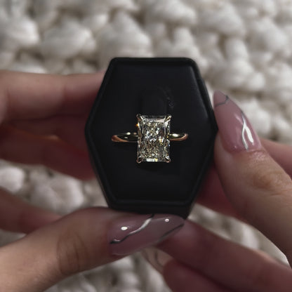 Emerald Tulip Basket Solitaire Setting