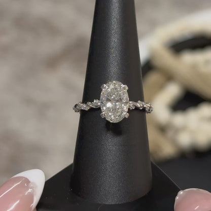 Oval Accented Twisted Setting