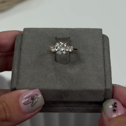 Round Three Stone Round Solitaire Setting