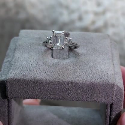 Emerald Three Stone Round Solitaire Setting