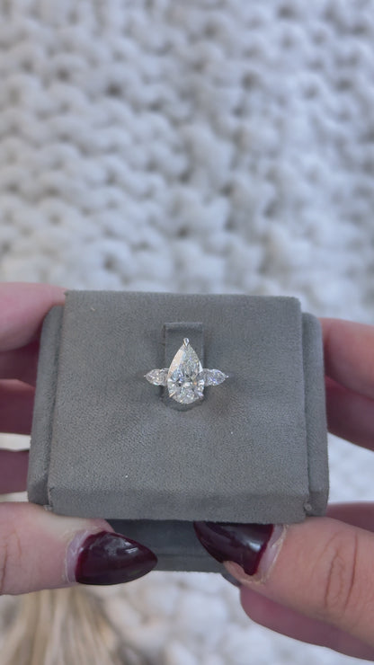 Pear Three Stone Setting