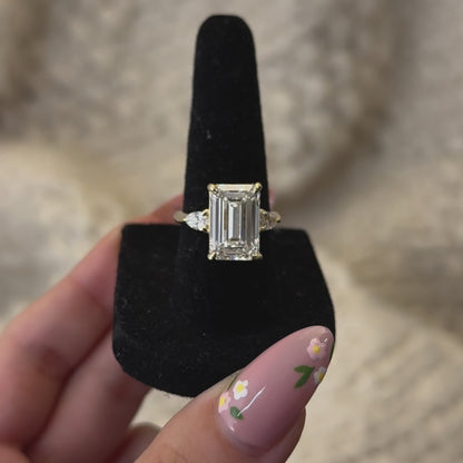 Emerald Three Stone Pear Setting