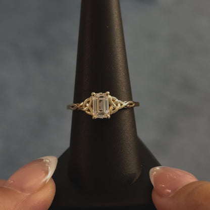 Emerald Celtic Cathedral Setting