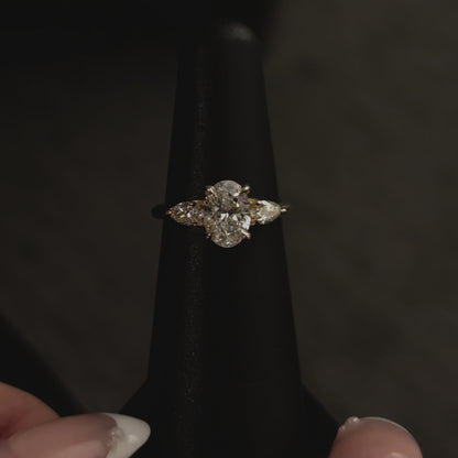 Oval Three Stone Pear Setting