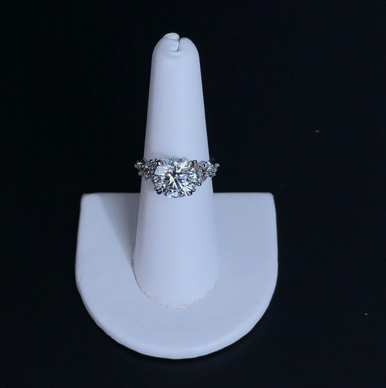 4.05ct Round E VVS2 Lab Diamond 14kt White Gold Engagement Ring RJR00105