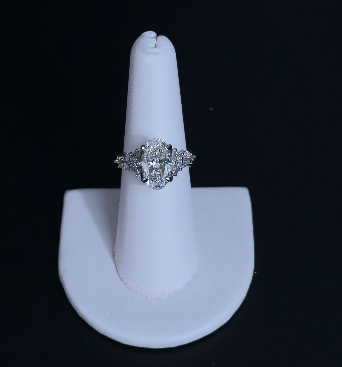 3.05ct Oval E VVS2 Lab Diamond 14kt White Gold Engagement Ring RJR00109